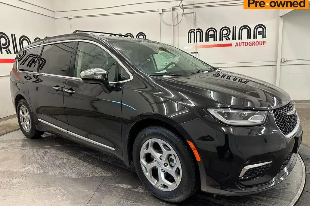 2023 Chrysler Pacifica Limited photo 1