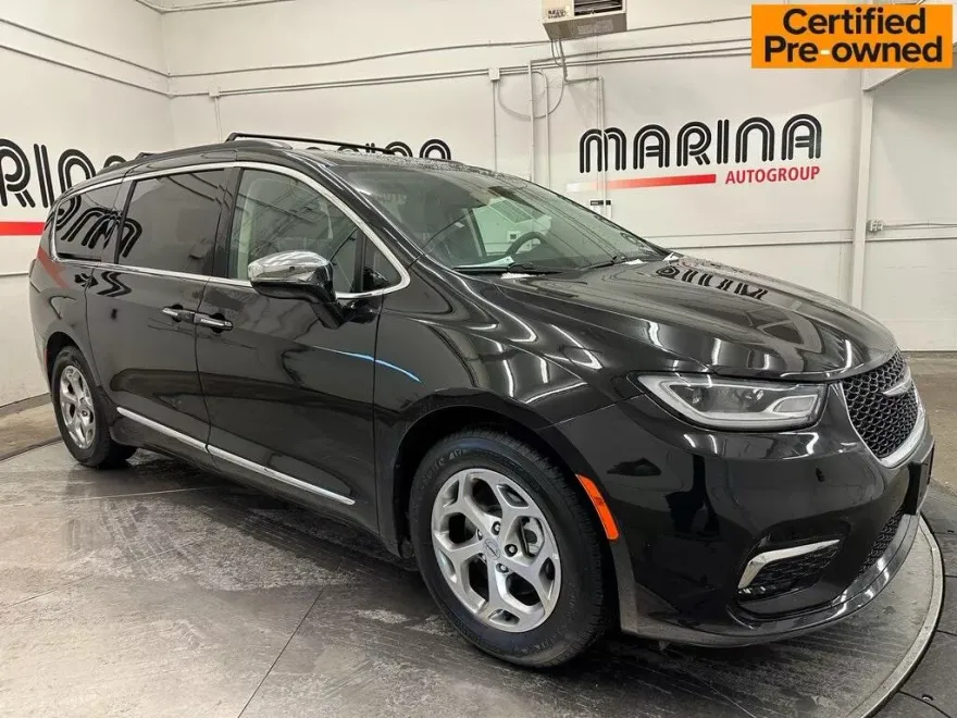 2023 Chrysler Pacifica Limited photo 1