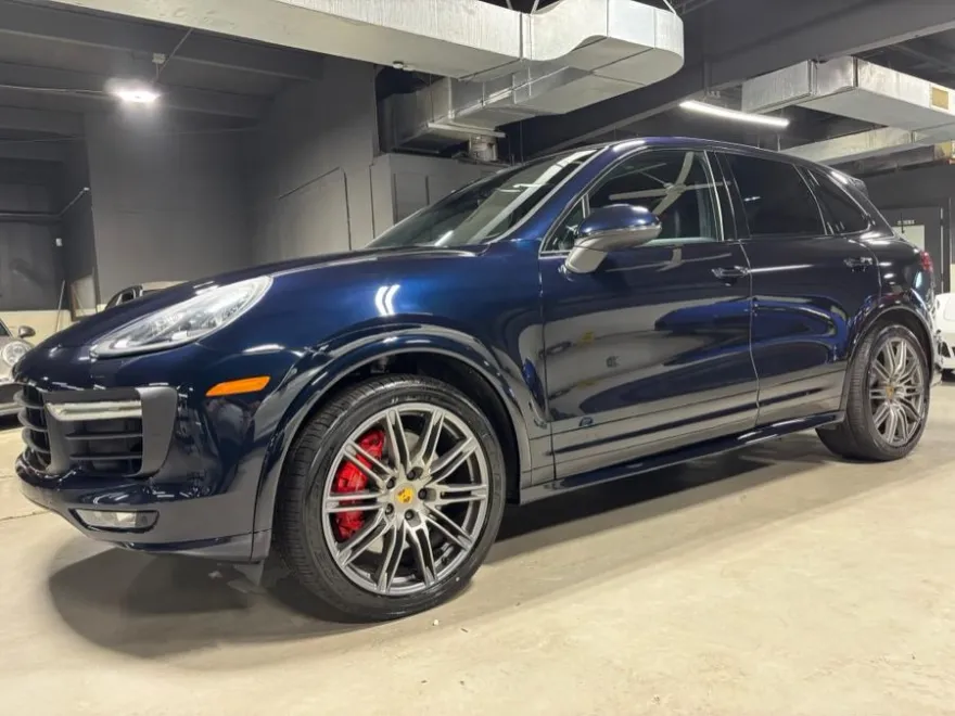 2016 Porsche Cayenne GTS photo 1
