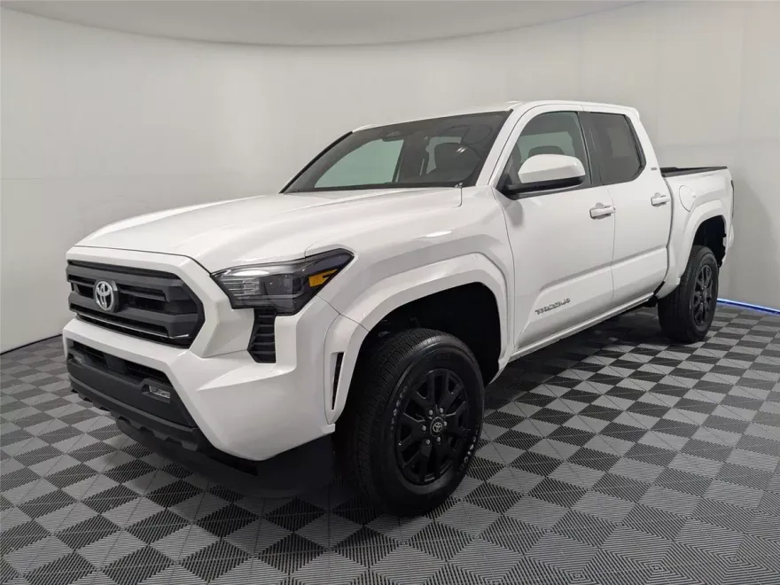 2024 Toyota Tacoma SR5 photo 1