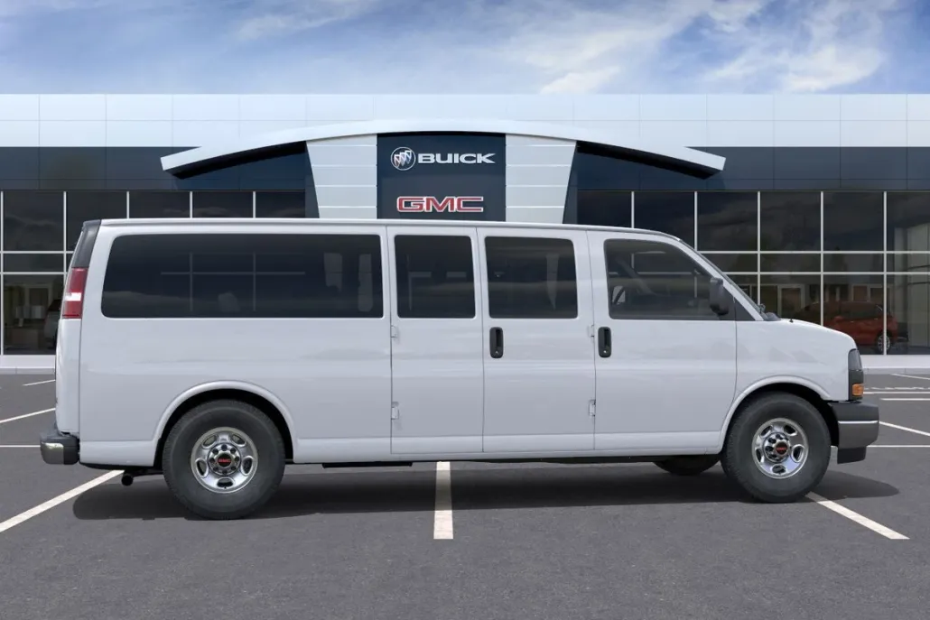 2025 Gmc Savana Passenger 3500 LT photo 1