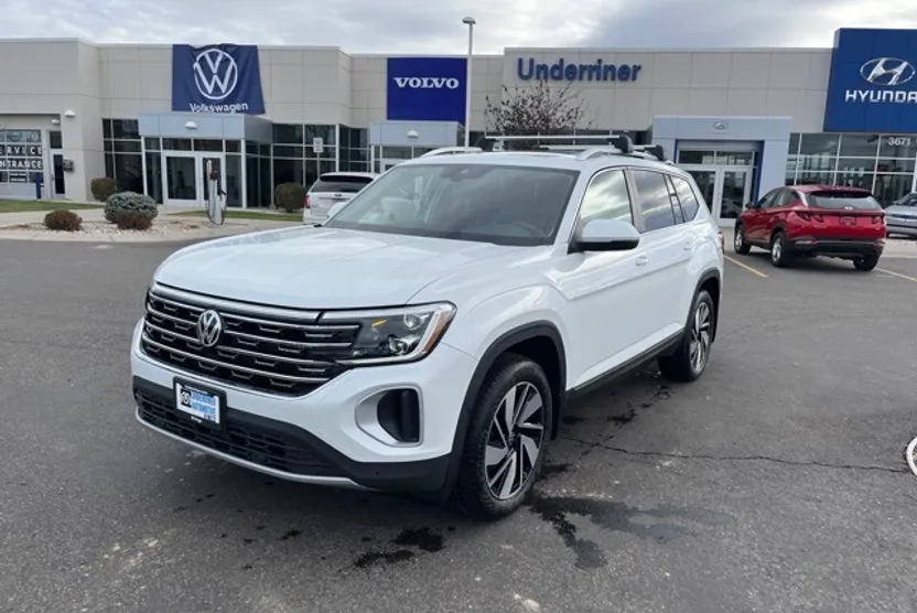 2024 Volkswagen Atlas SEL photo 1