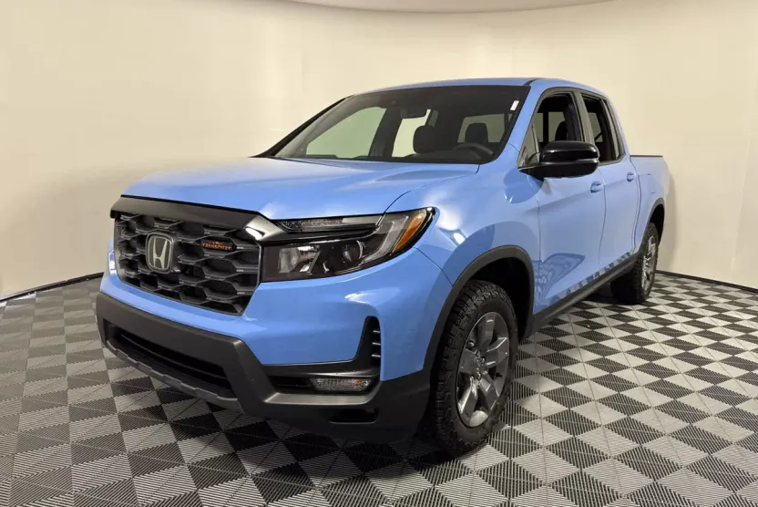 2025 Honda Ridgeline TrailSport photo 1