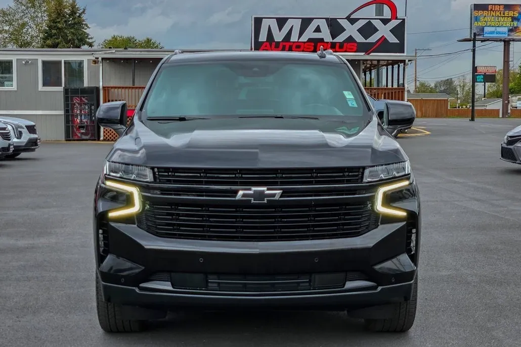 2023 Chevrolet Suburban RST photo 1
