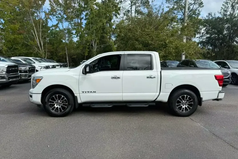 2021 Nissan Titan Crew Cab SV photo 1