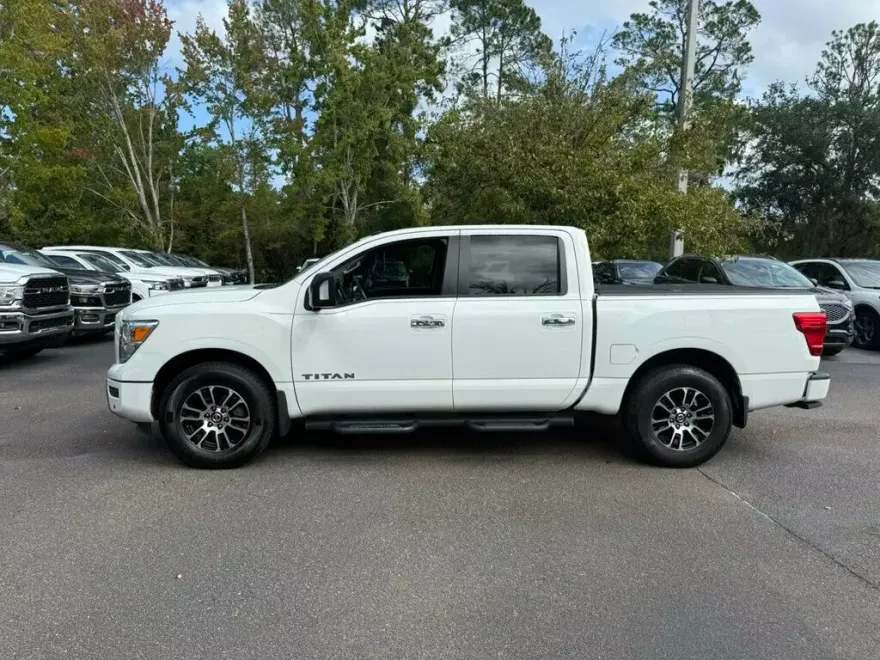 2021 Nissan Titan Crew Cab SV photo 1