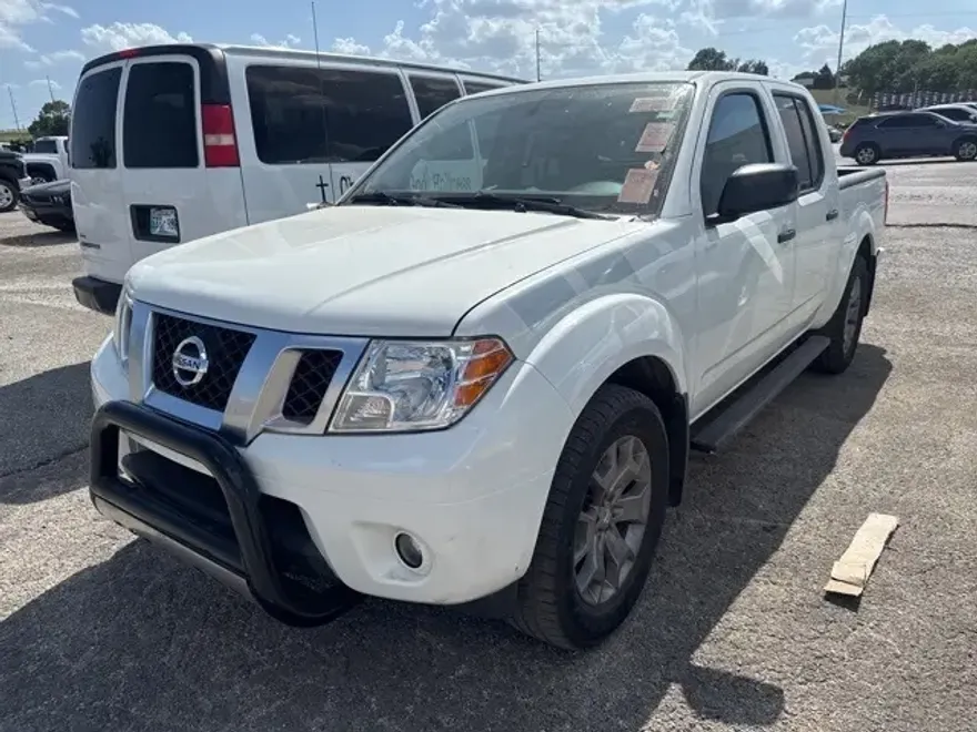 2020 Nissan Frontier SV Crew Cab photo 1