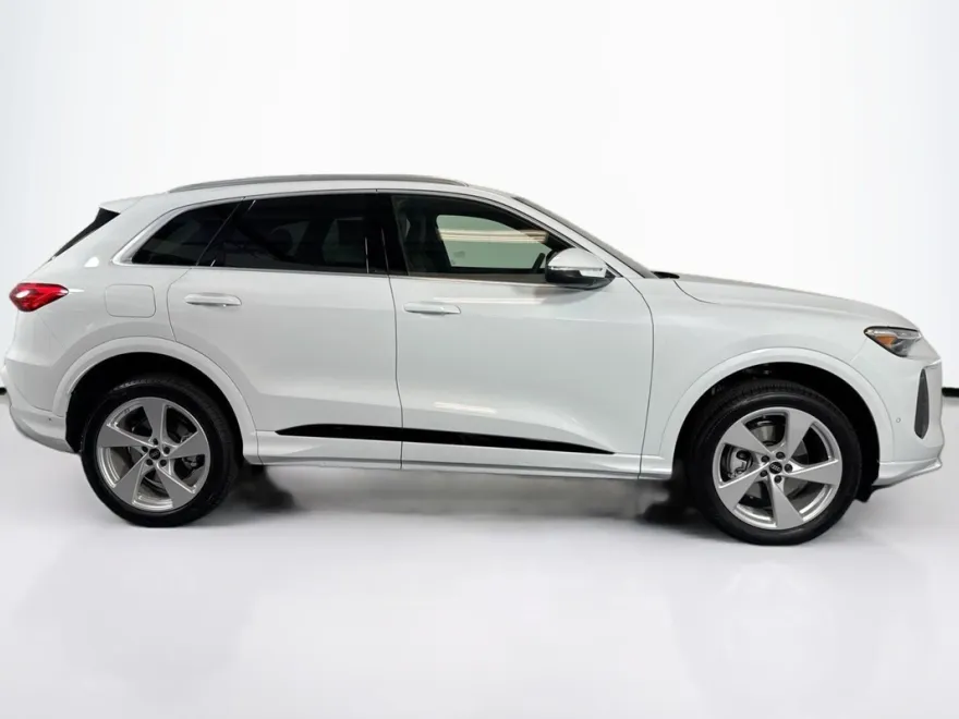 2025 Audi Q5 2.0T Premium Plus photo 1
