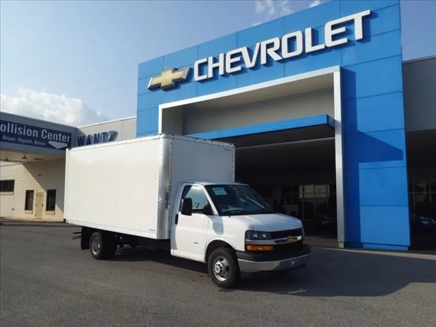 2023 Chevrolet Express Cutaway 3500 photo 1