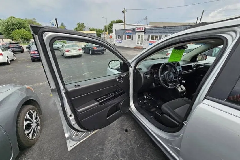2013 Jeep Compass Sport photo 1