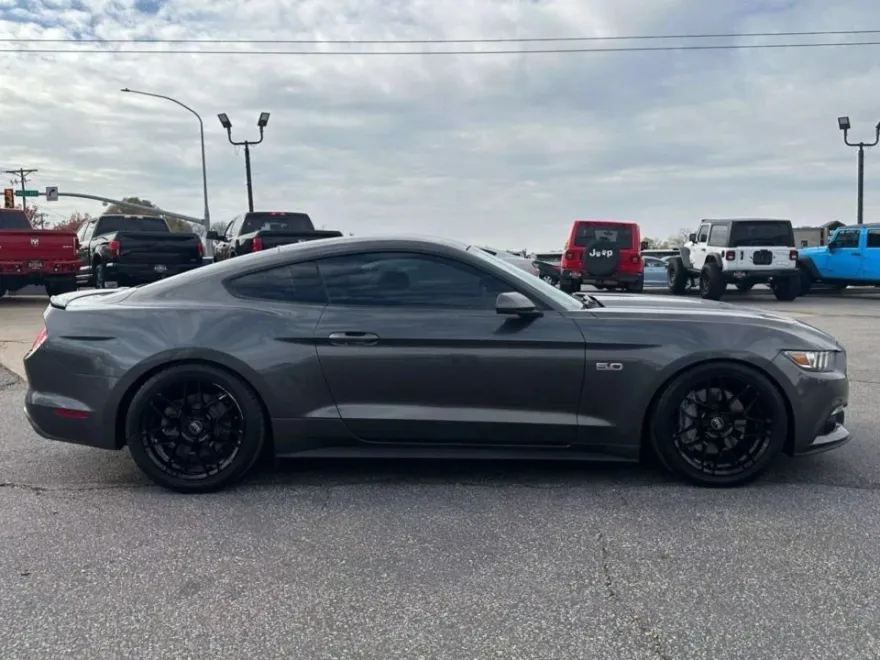 2017 Ford Mustang GT photo 1