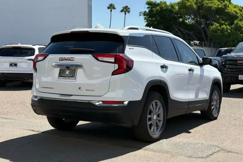 2024 Gmc Terrain SLT photo 1