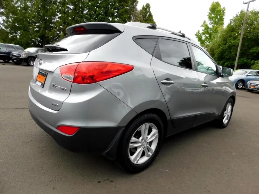 2011 Hyundai Tucson GLS Sport photo 1