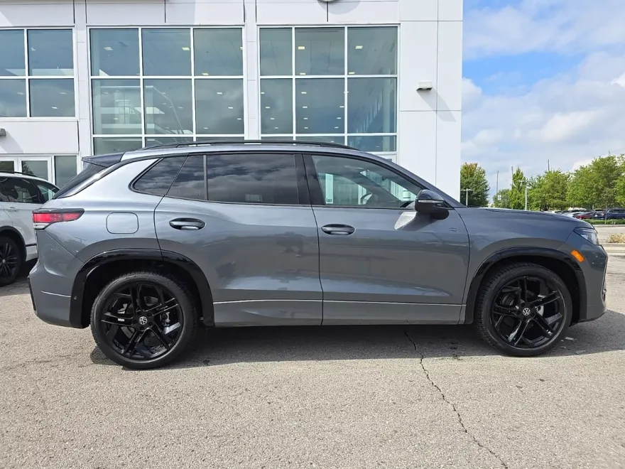 2025 Volkswagen Tiguan SE R-Line Black photo 1