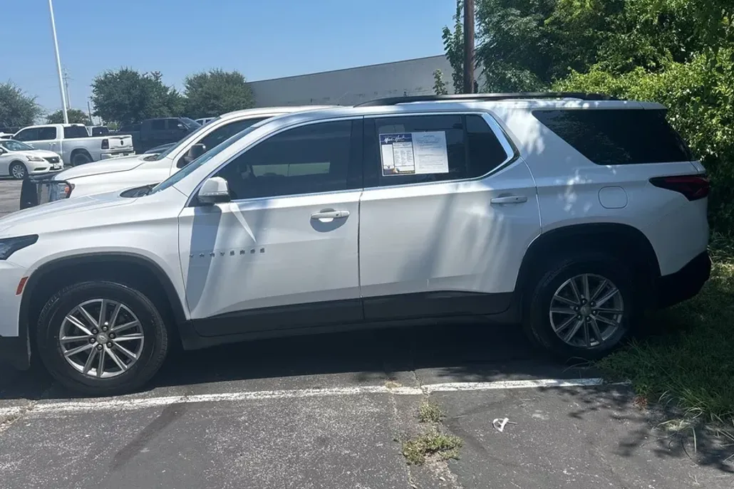 2023 Chevrolet Traverse 1LT photo 1