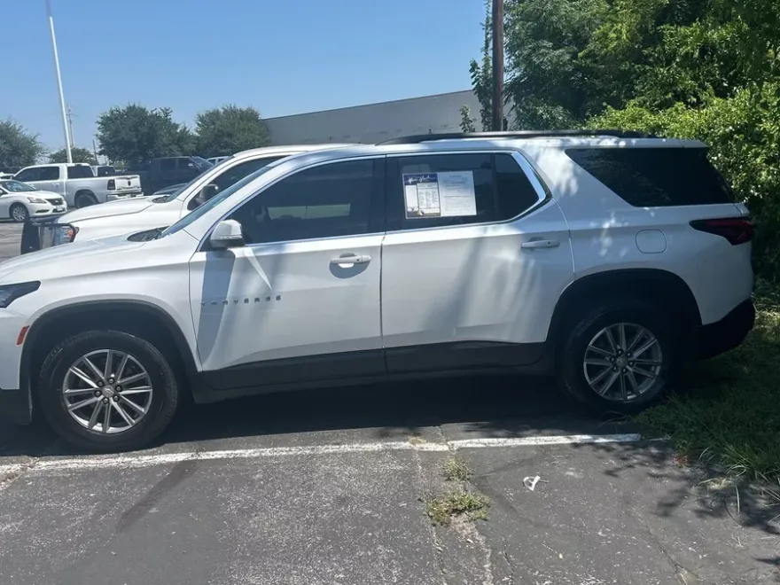 2023 Chevrolet Traverse 1LT photo 1