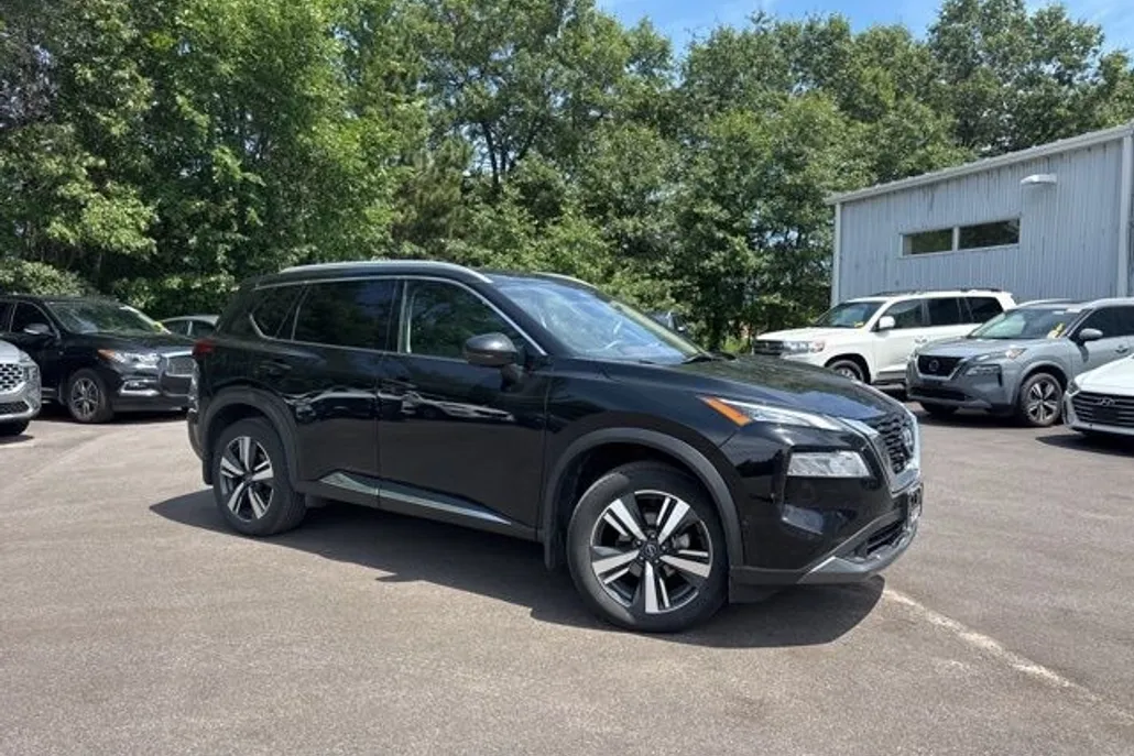 2022 Nissan Rogue SL photo 1