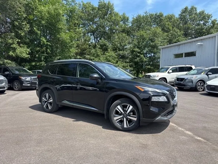 2022 Nissan Rogue SL photo 1