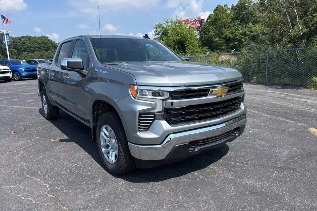 2025 Chevrolet Silverado 1500 LT photo 1