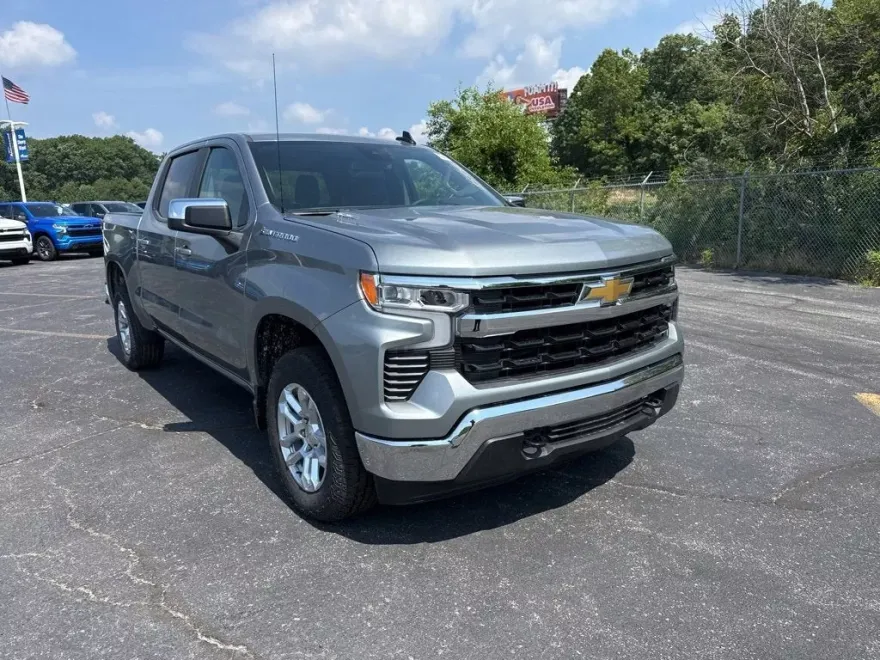2025 Chevrolet Silverado 1500 LT photo 1