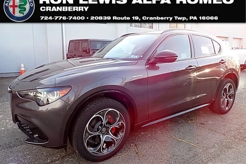2025 Alfa Romeo Stelvio Sprint Base photo 1