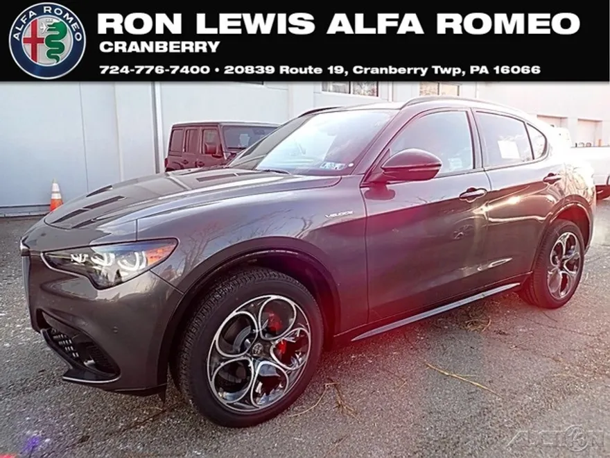 2025 Alfa Romeo Stelvio Sprint Base photo 1