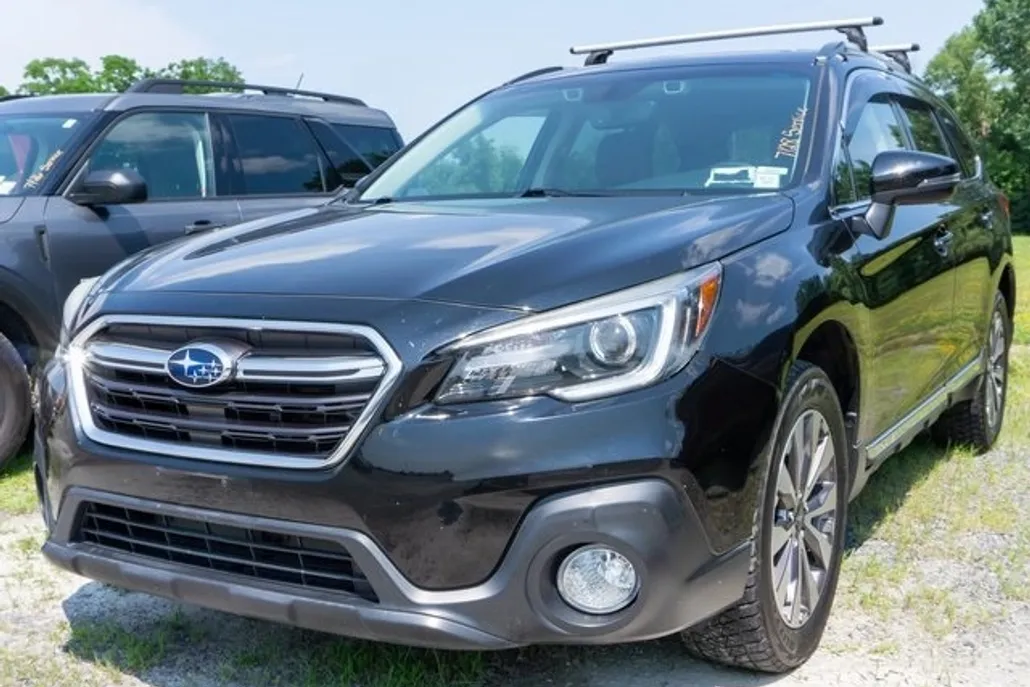 2019 Subaru Outback 3.6R Touring photo 1