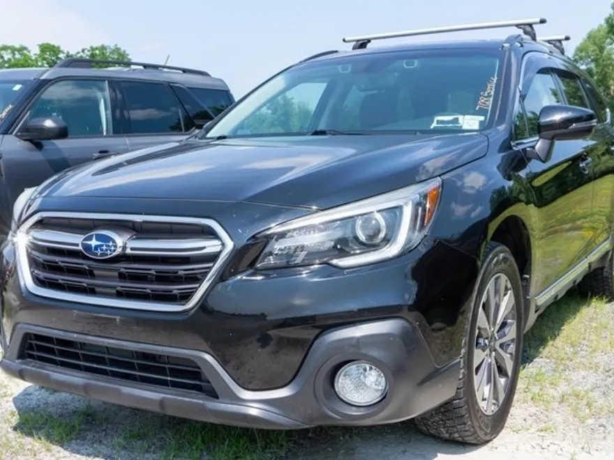 2019 Subaru Outback 3.6R Touring photo 1