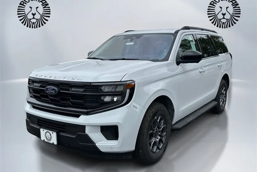 2025 Ford Expedition photo 1