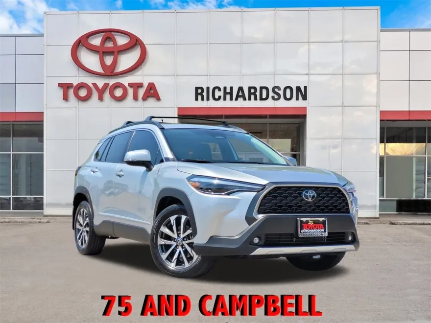 2023 Toyota Corolla Cross XLE photo 1