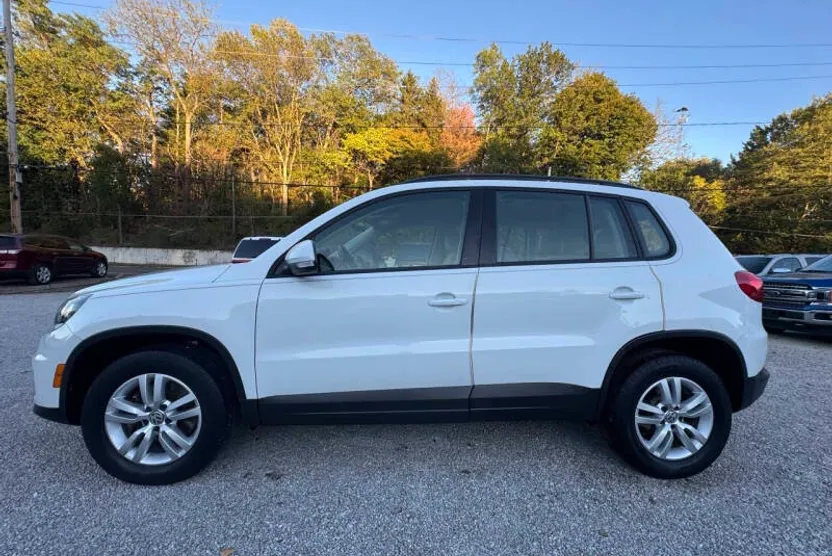 2017 Volkswagen Tiguan Limited S photo 1