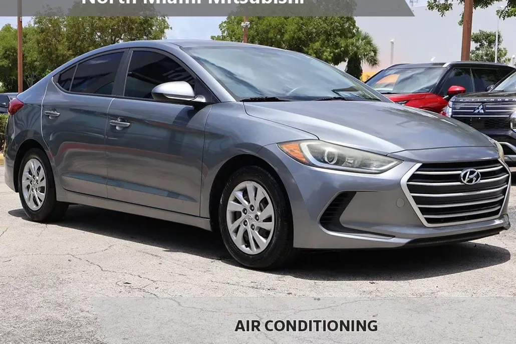 2017 Hyundai Elantra SE photo 1