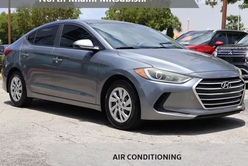 2017 Hyundai Elantra SE photo 1