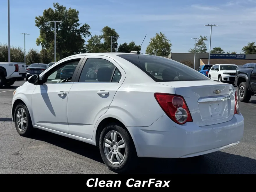 2016 Chevrolet Sonic LT photo 1