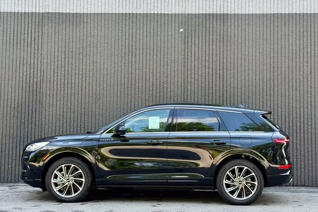 2025 Lincoln Corsair Grand Touring photo 1