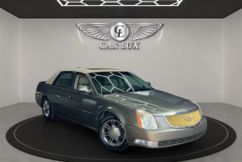 2011 Cadillac DTS Luxury photo 1