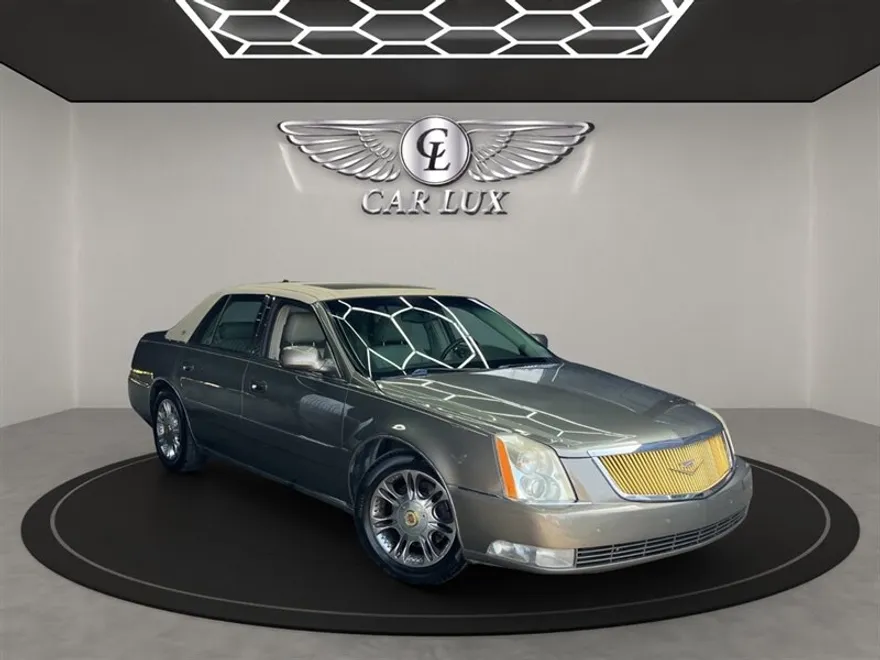 2011 Cadillac DTS Luxury photo 1