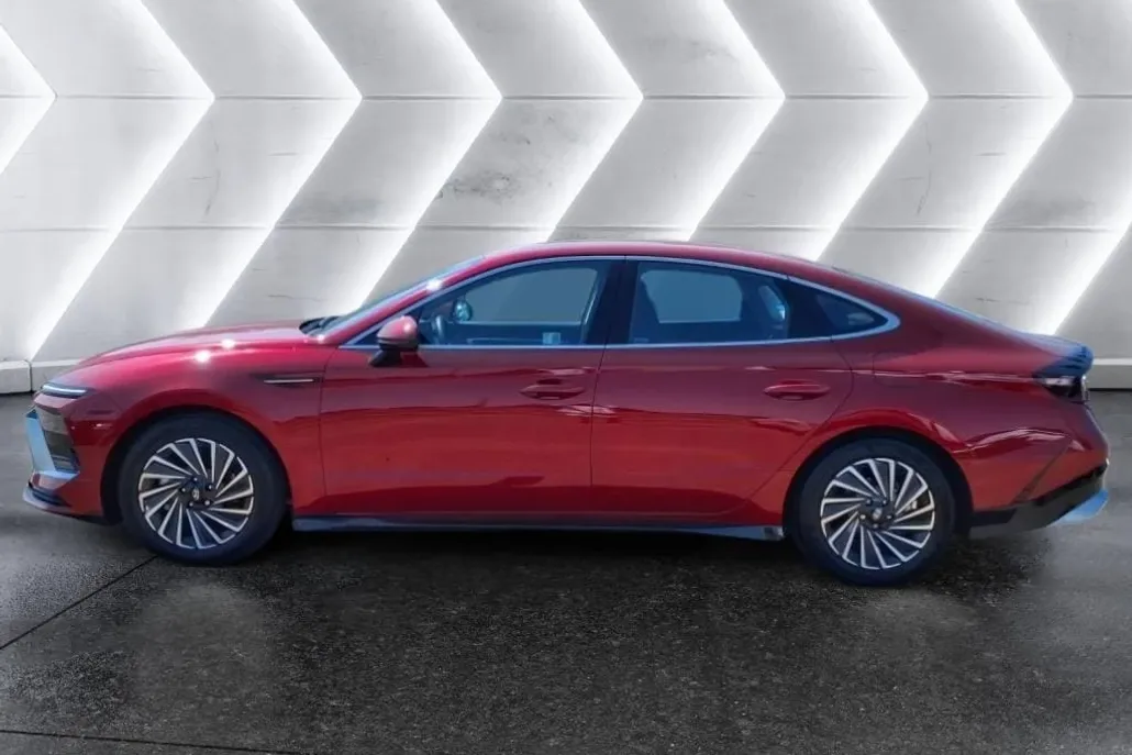 2025 Hyundai Sonata Hybrid SEL photo 1