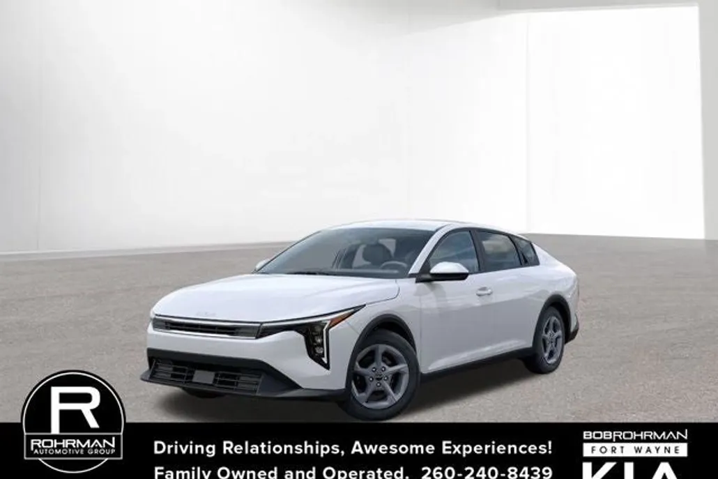 2025 Kia K4 LXS photo 1