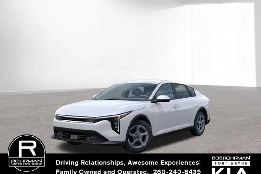 2025 Kia K4 LXS photo 1