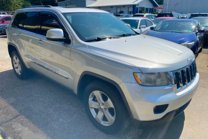 2011 Jeep Grand Cherokee Laredo X photo 1