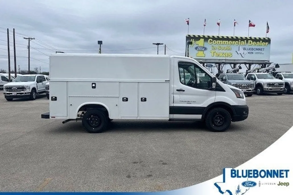 2024 Ford Transit Cutaway photo 1