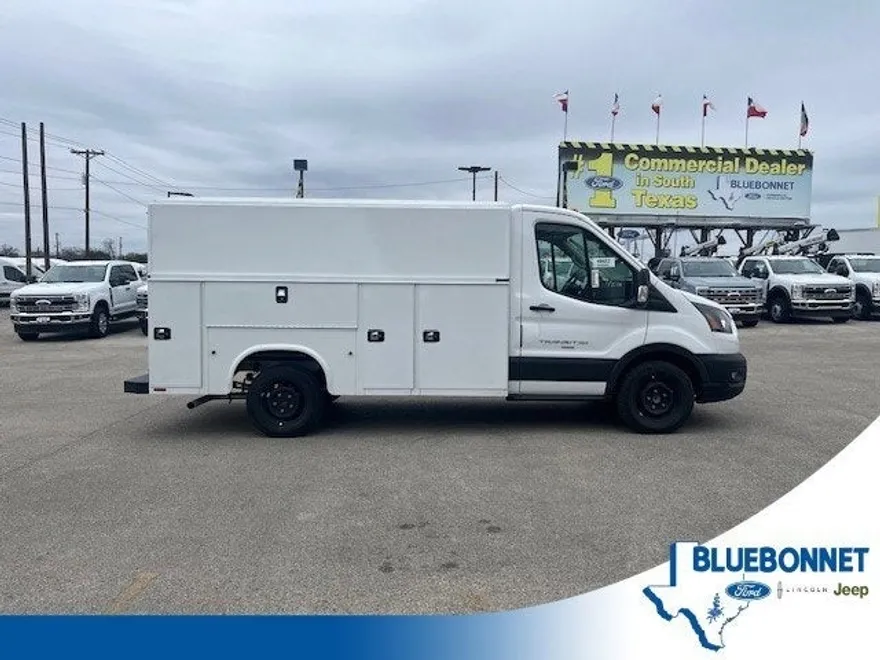 2024 Ford Transit Cutaway photo 1