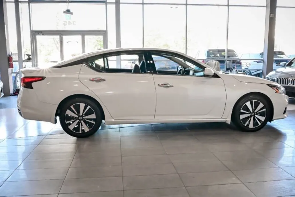 2022 Nissan Altima 2.5 SL photo 1