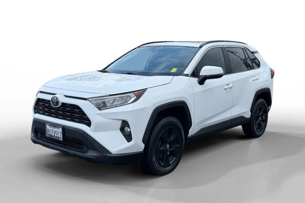 2021 Toyota RAV4 XLE photo 1