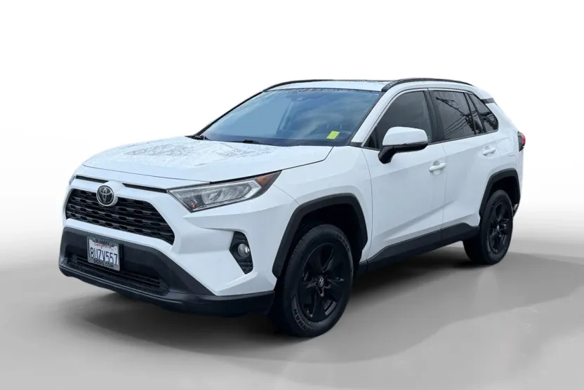 2021 Toyota RAV4 XLE photo 1