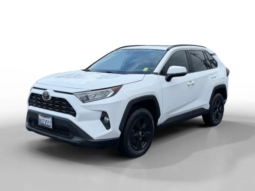 2021 Toyota RAV4 XLE photo 1
