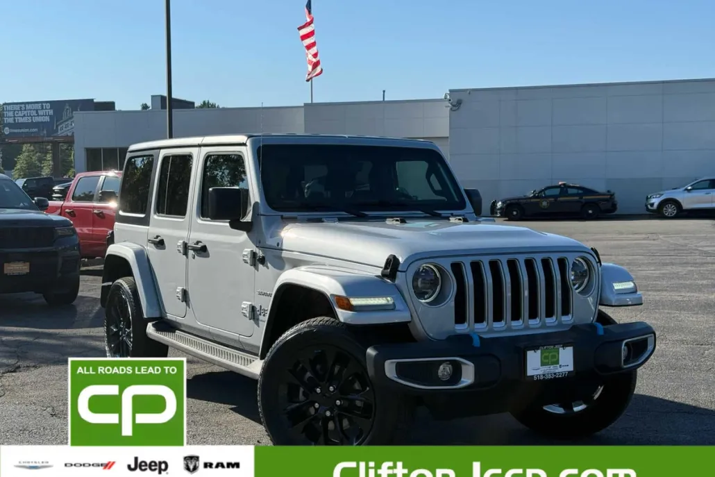 2023 Jeep Wrangler 4xe Sahara photo 1
