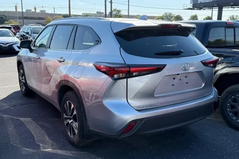 2024 Toyota Highlander XLE photo 1