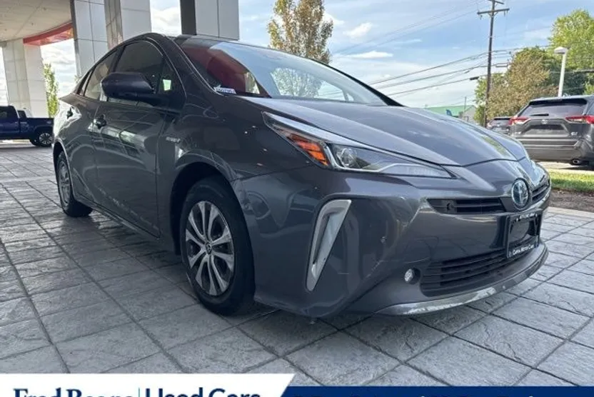 2022 Toyota Prius XLE AWD-e photo 1